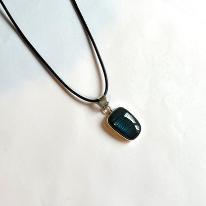 Handcrafted Sterling Silver Labradorite Pendant