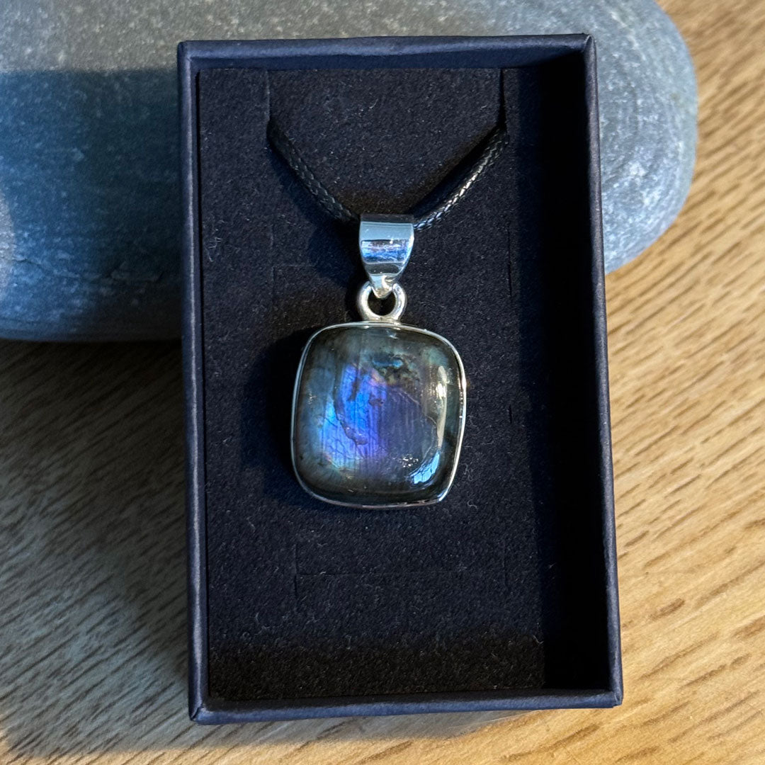 Handcrafted Labradorite Necklace